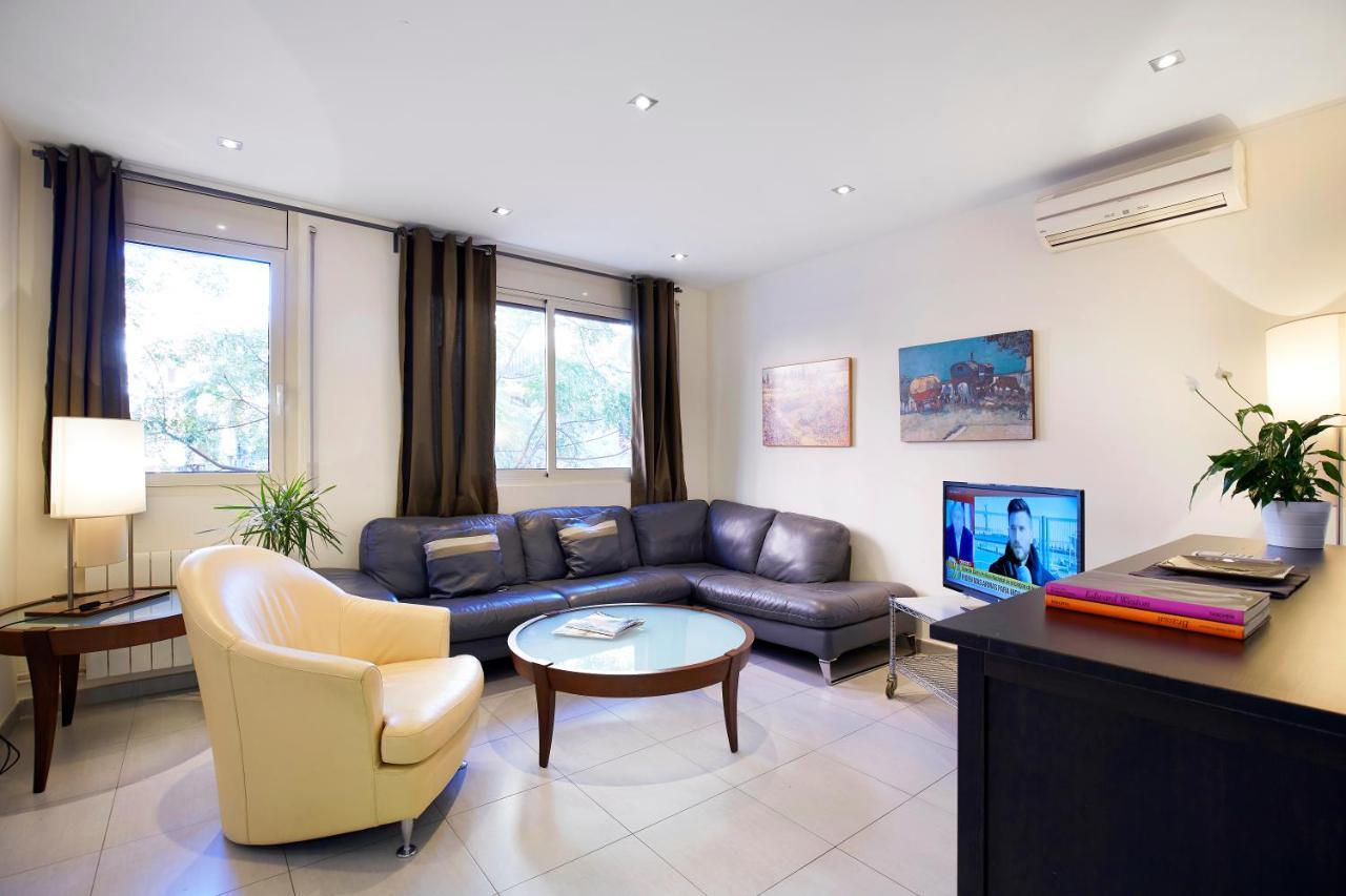 Apartamentos Calvet Barcelona Bagian luar foto