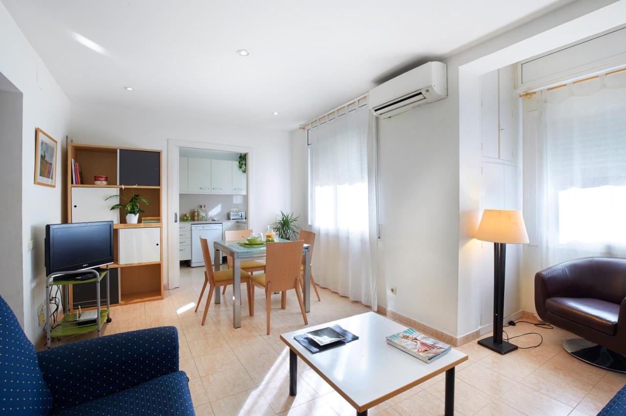 Apartamentos Calvet Barcelona Bagian luar foto