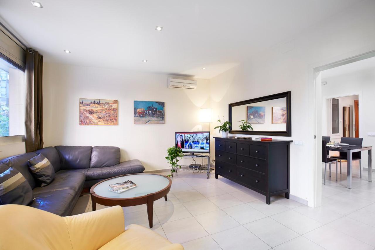 Apartamentos Calvet Barcelona Bagian luar foto