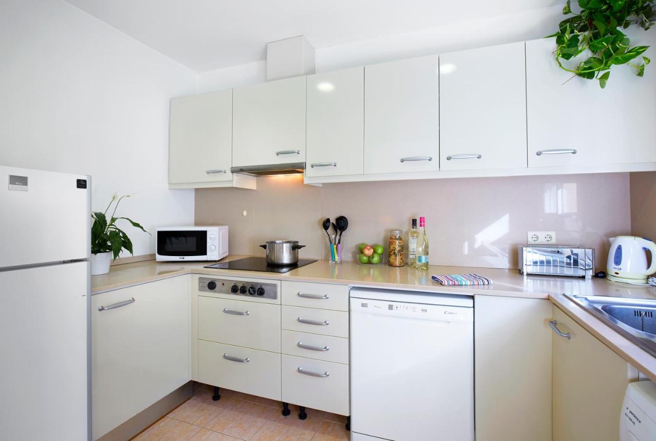 Apartamentos Calvet Barcelona Bagian luar foto