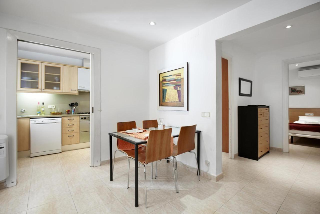 Apartamentos Calvet Barcelona Bagian luar foto