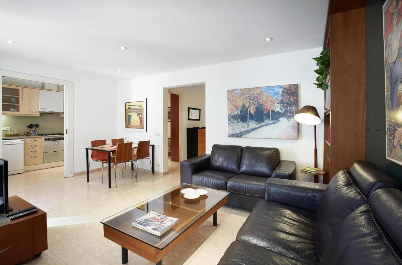 Apartamentos Calvet Barcelona Bagian luar foto