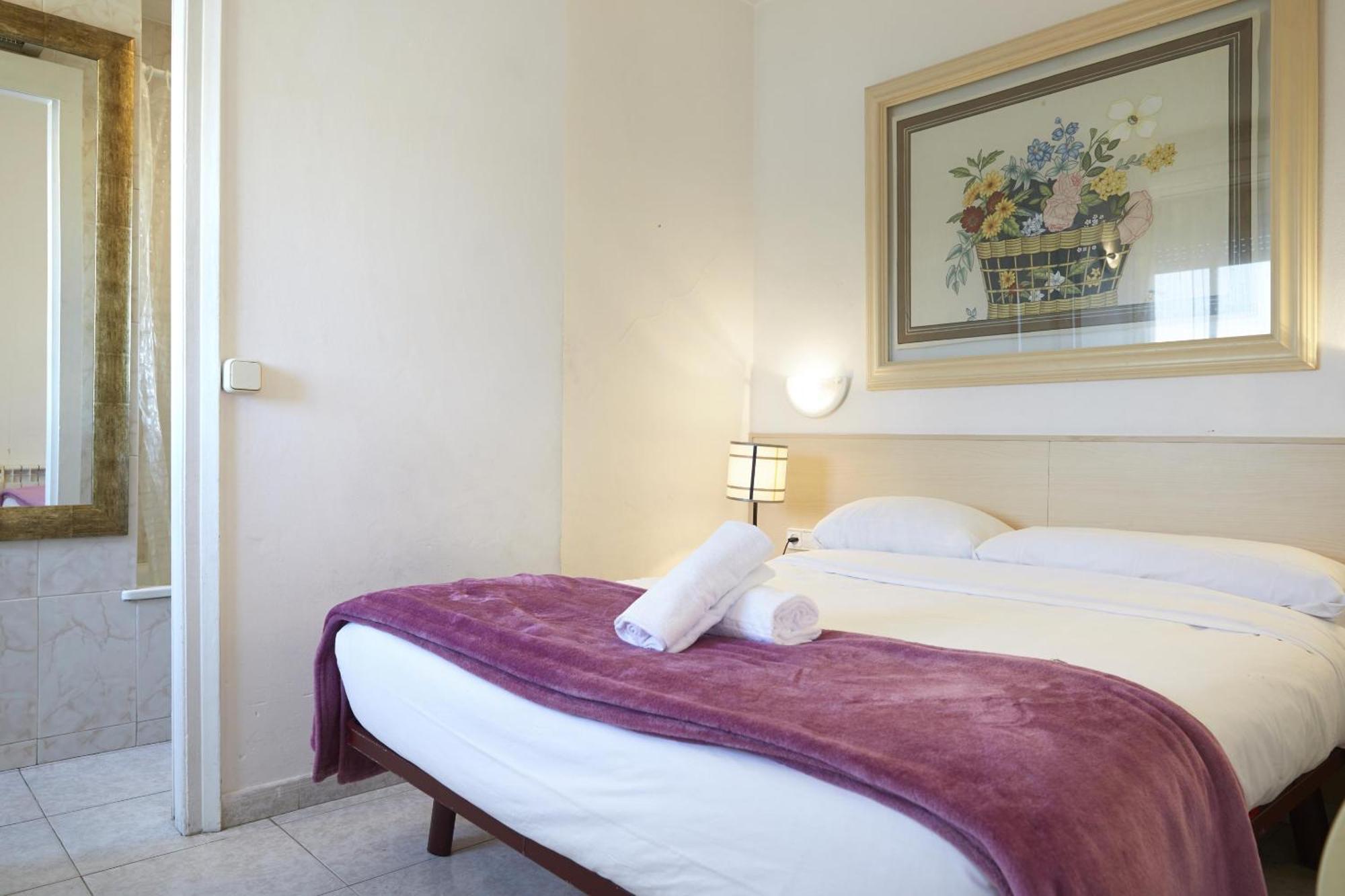 Apartamentos Calvet Barcelona Bagian luar foto