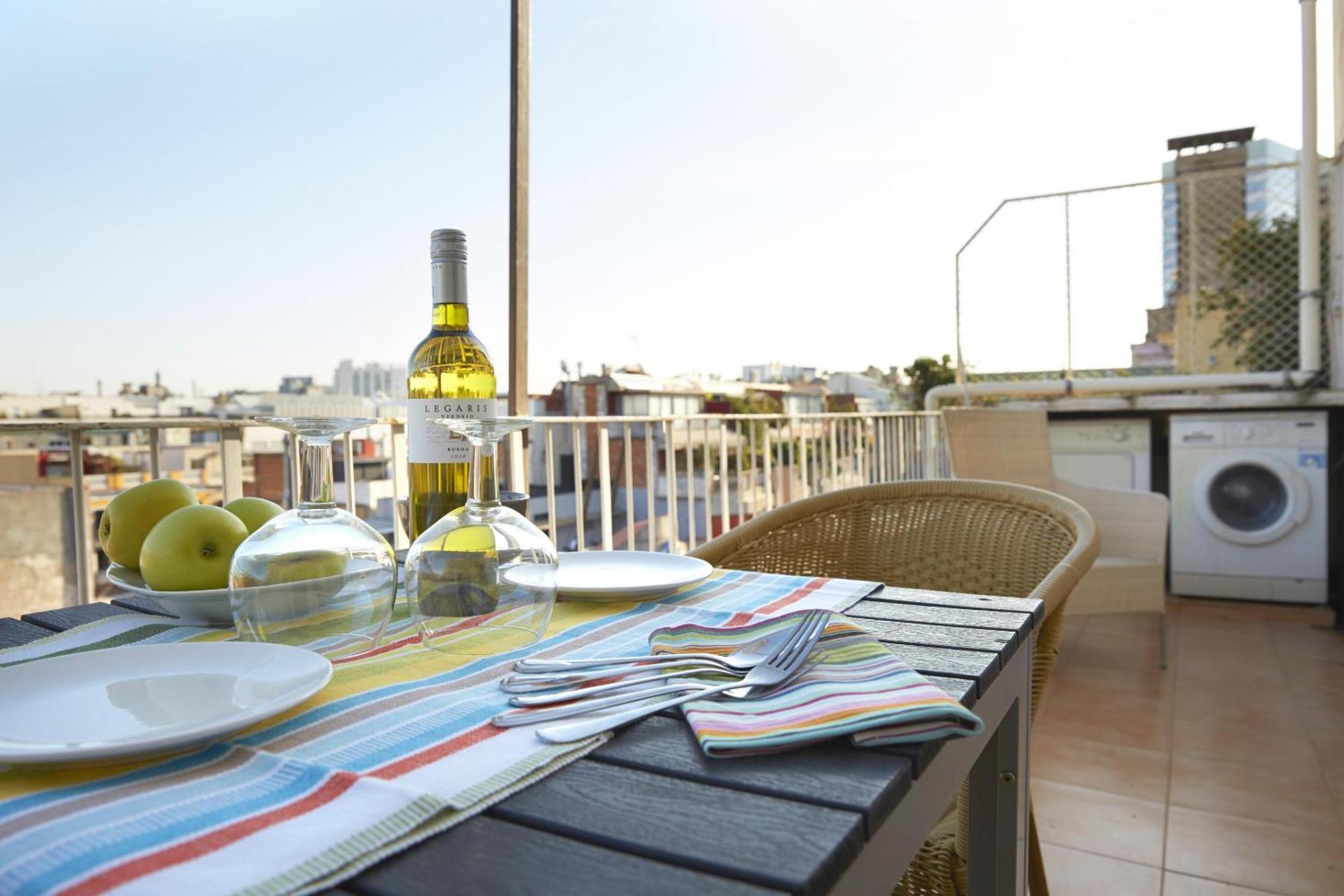 Apartamentos Calvet Barcelona Bagian luar foto