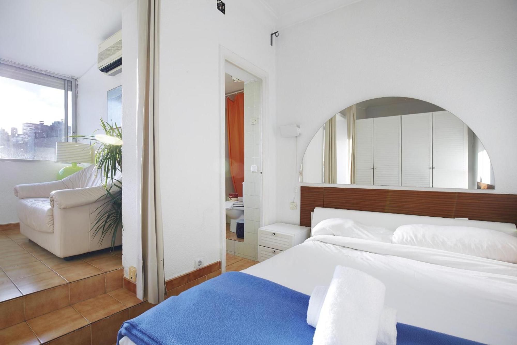 Apartamentos Calvet Barcelona Bagian luar foto