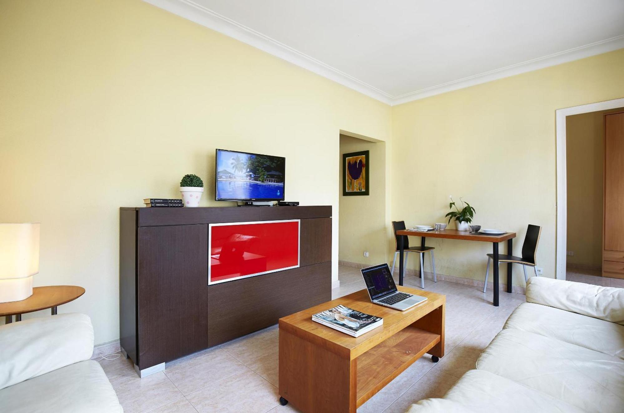 Apartamentos Calvet Barcelona Bagian luar foto