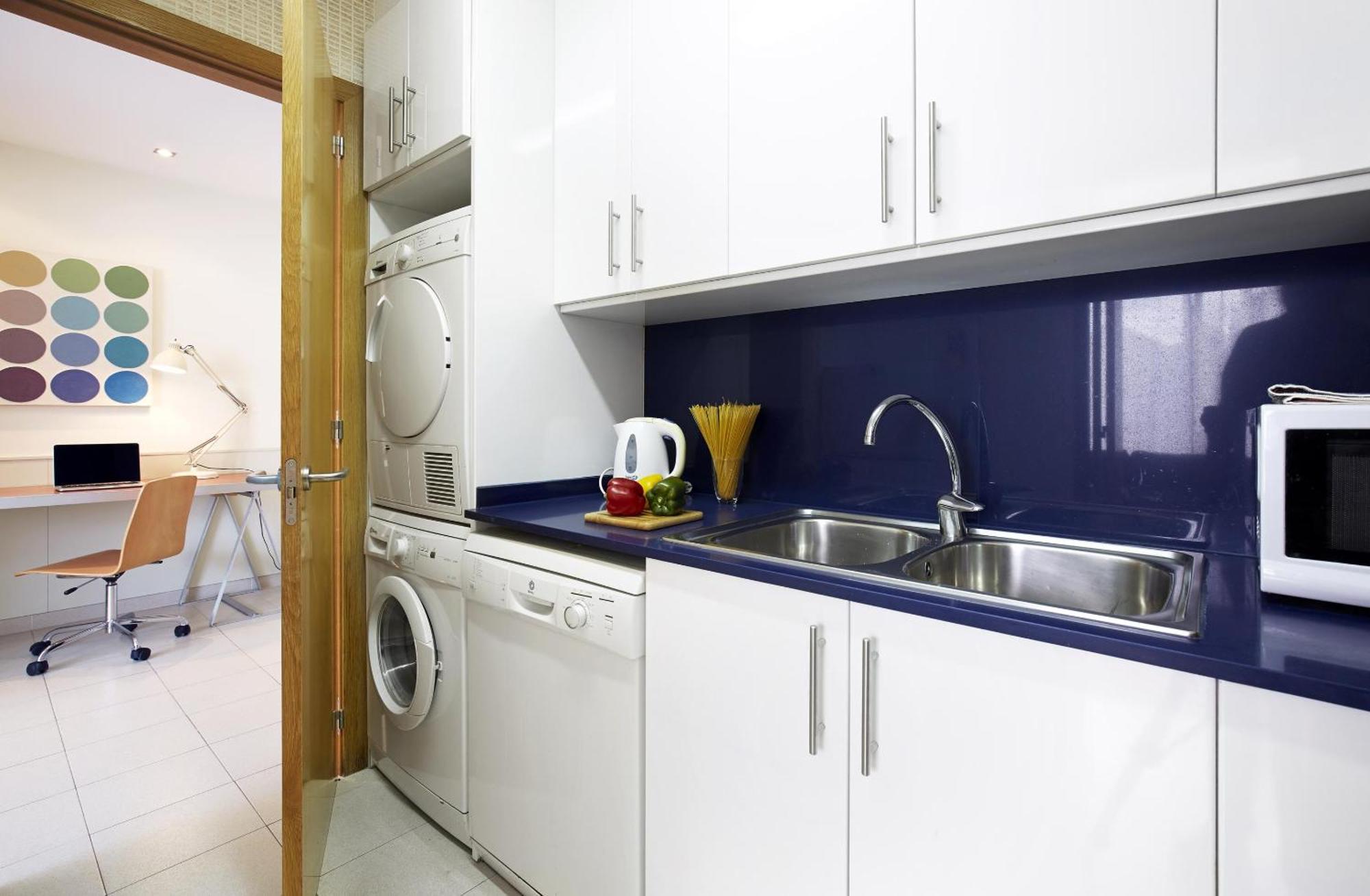Apartamentos Calvet Barcelona Bagian luar foto