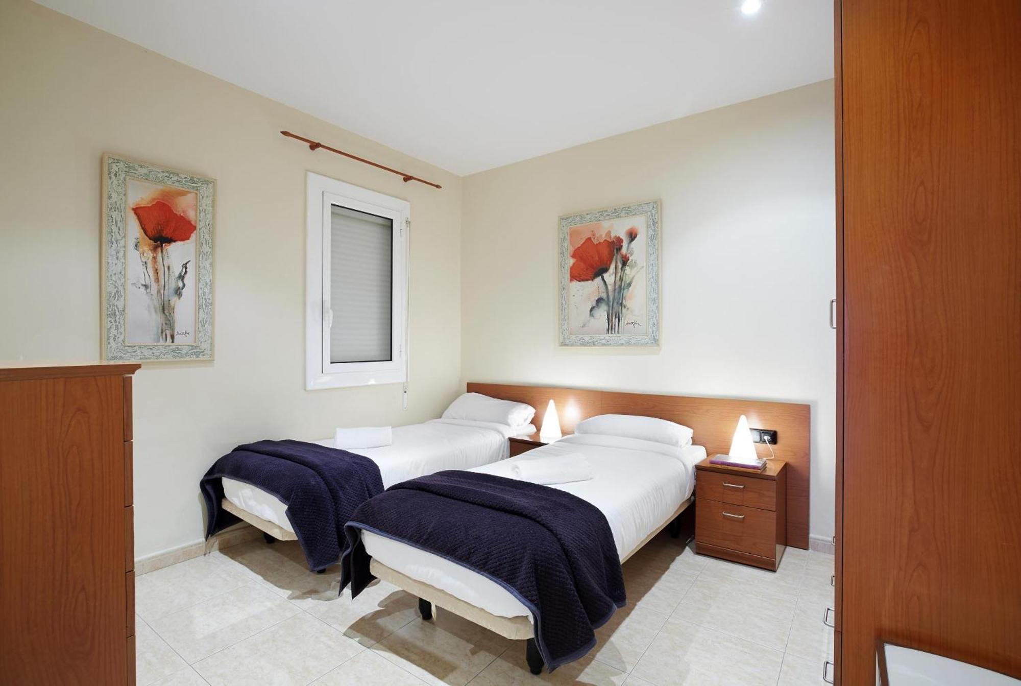 Apartamentos Calvet Barcelona Bagian luar foto