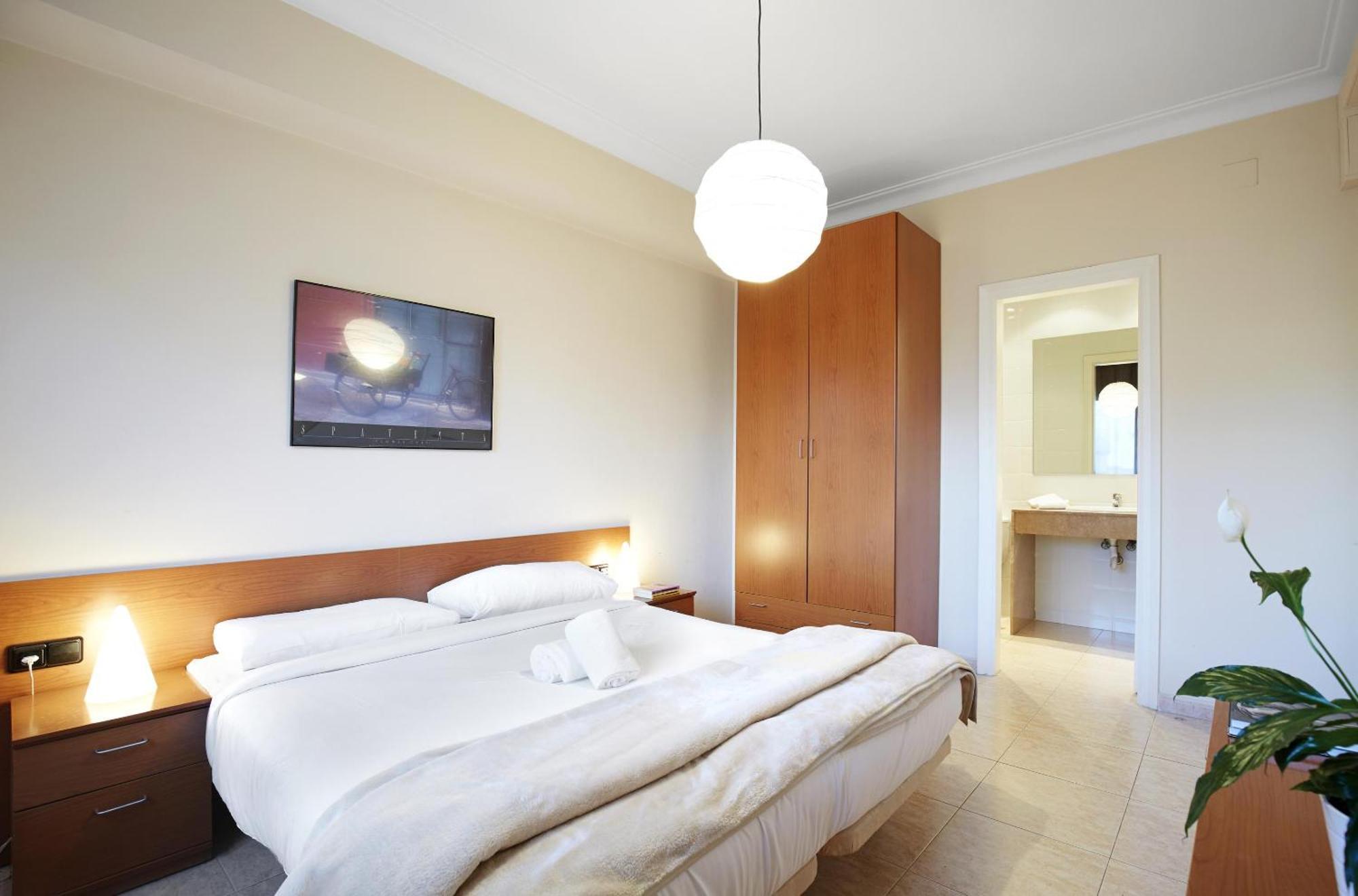 Apartamentos Calvet Barcelona Bagian luar foto