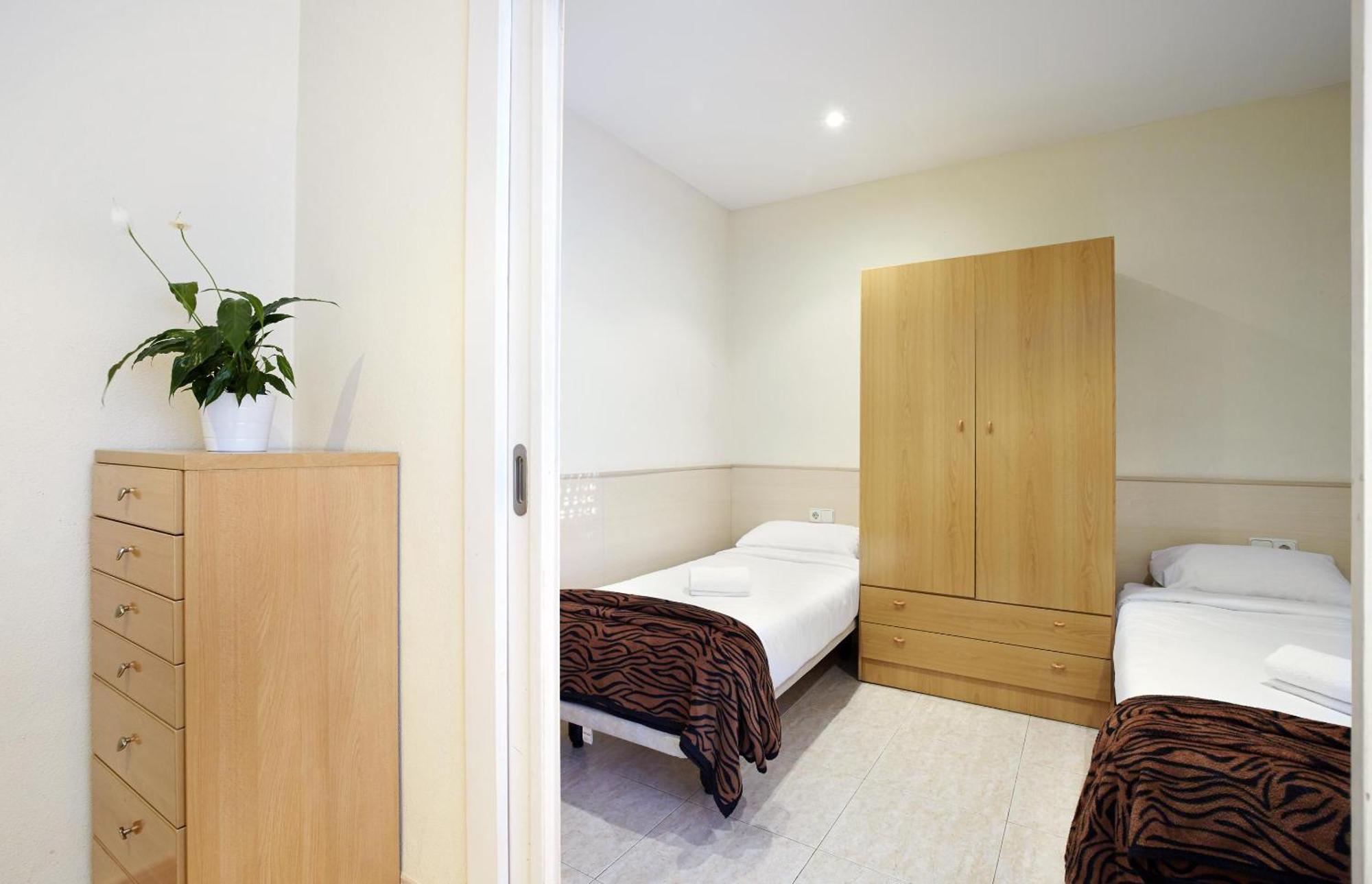 Apartamentos Calvet Barcelona Bagian luar foto