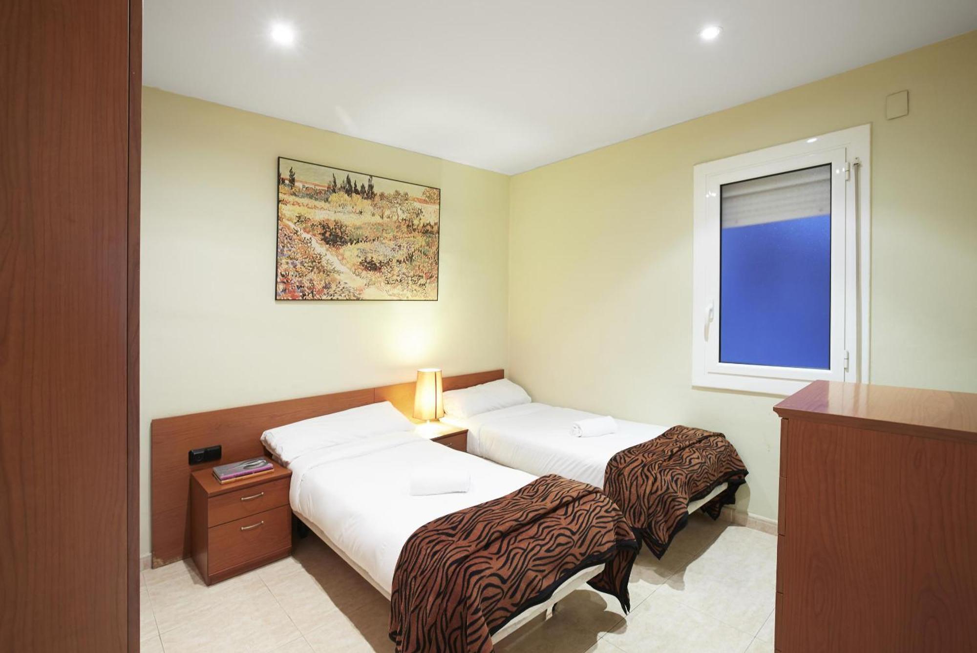 Apartamentos Calvet Barcelona Bagian luar foto