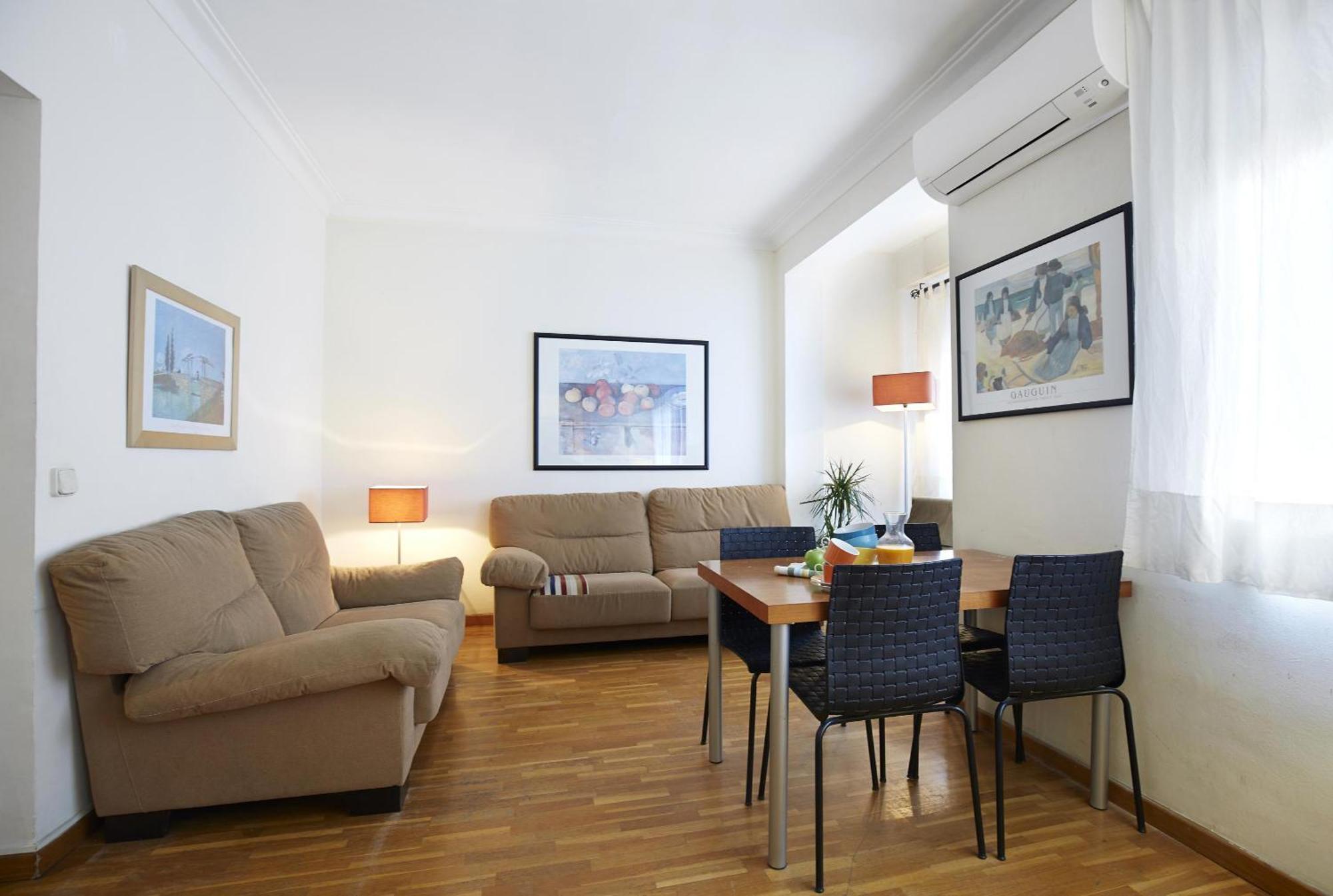 Apartamentos Calvet Barcelona Bagian luar foto