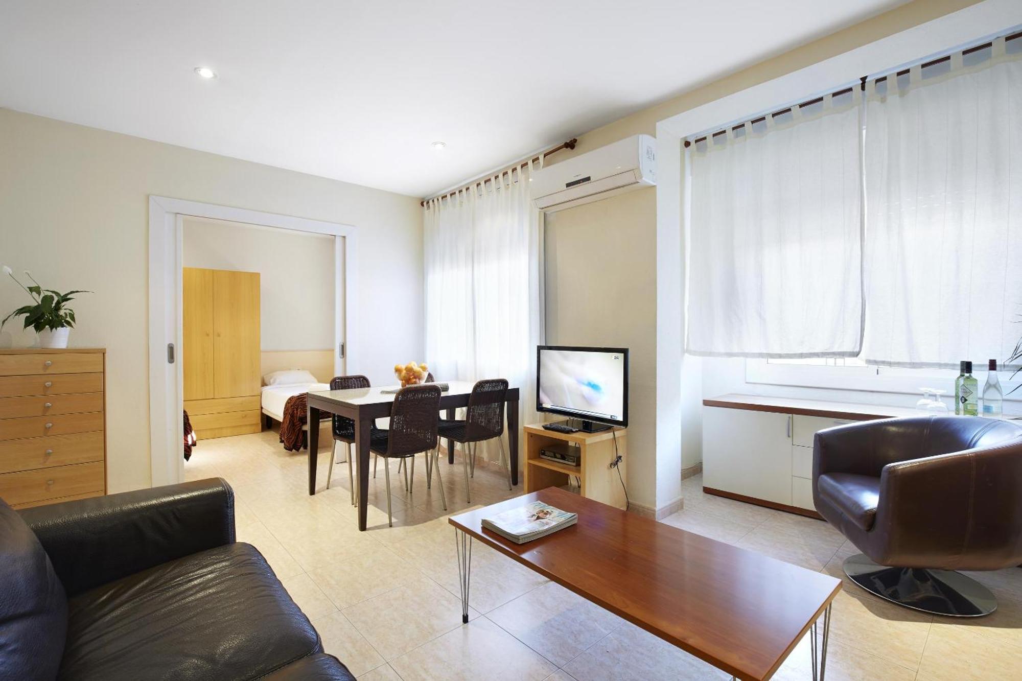Apartamentos Calvet Barcelona Bagian luar foto