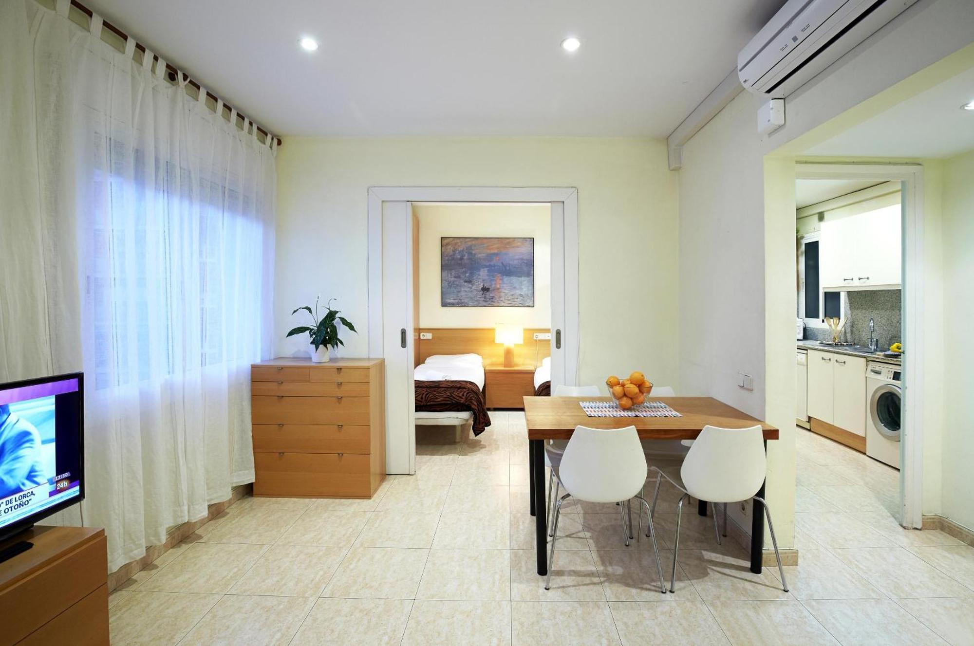 Apartamentos Calvet Barcelona Bagian luar foto