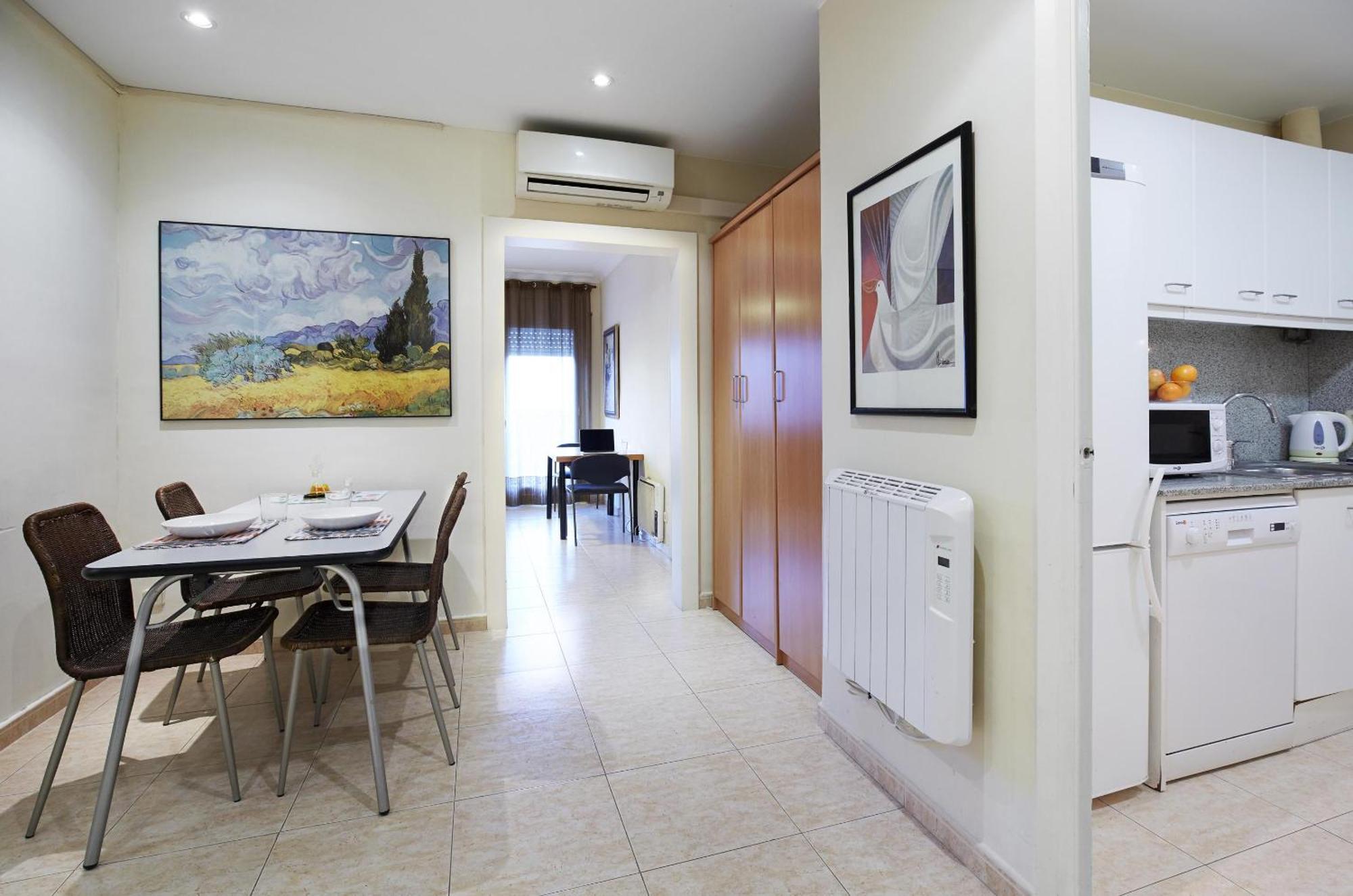 Apartamentos Calvet Barcelona Bagian luar foto