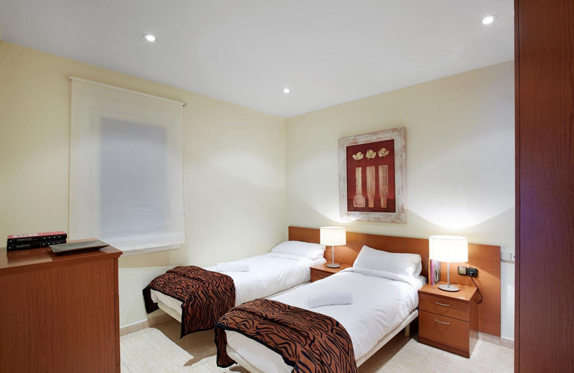 Apartamentos Calvet Barcelona Bagian luar foto