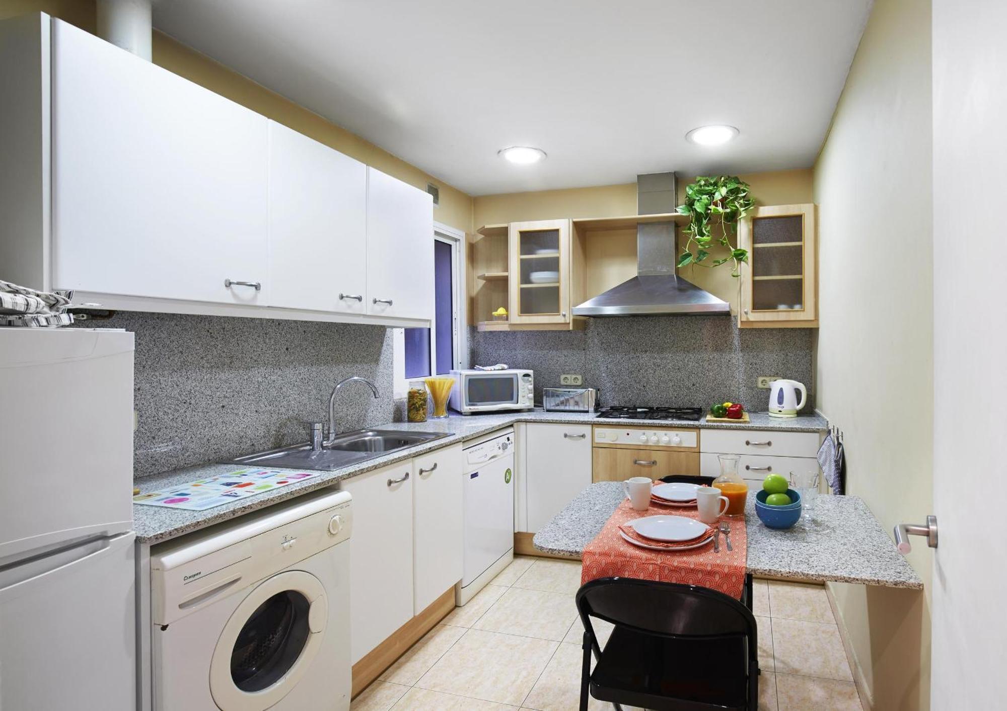 Apartamentos Calvet Barcelona Bagian luar foto