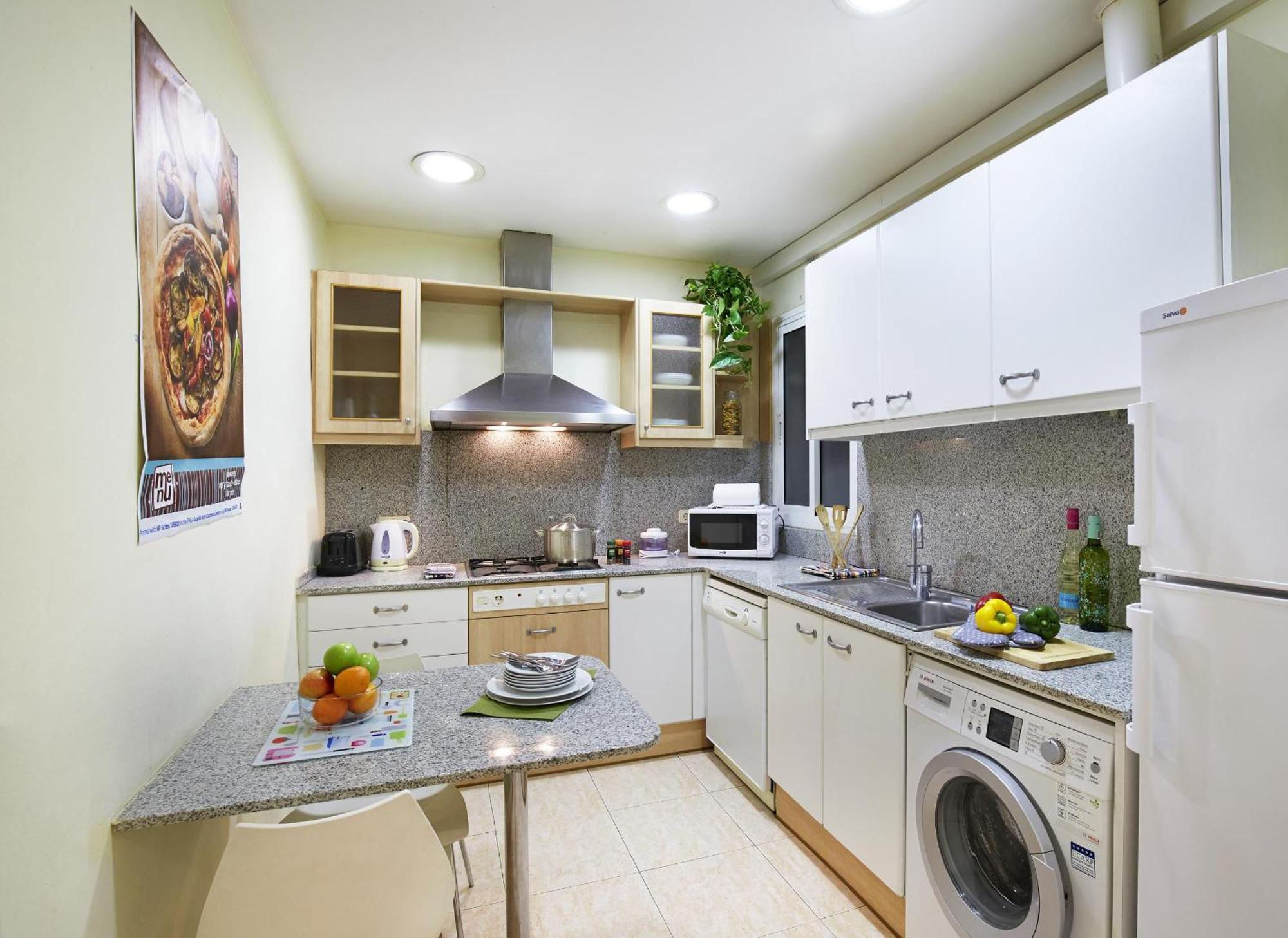 Apartamentos Calvet Barcelona Bagian luar foto