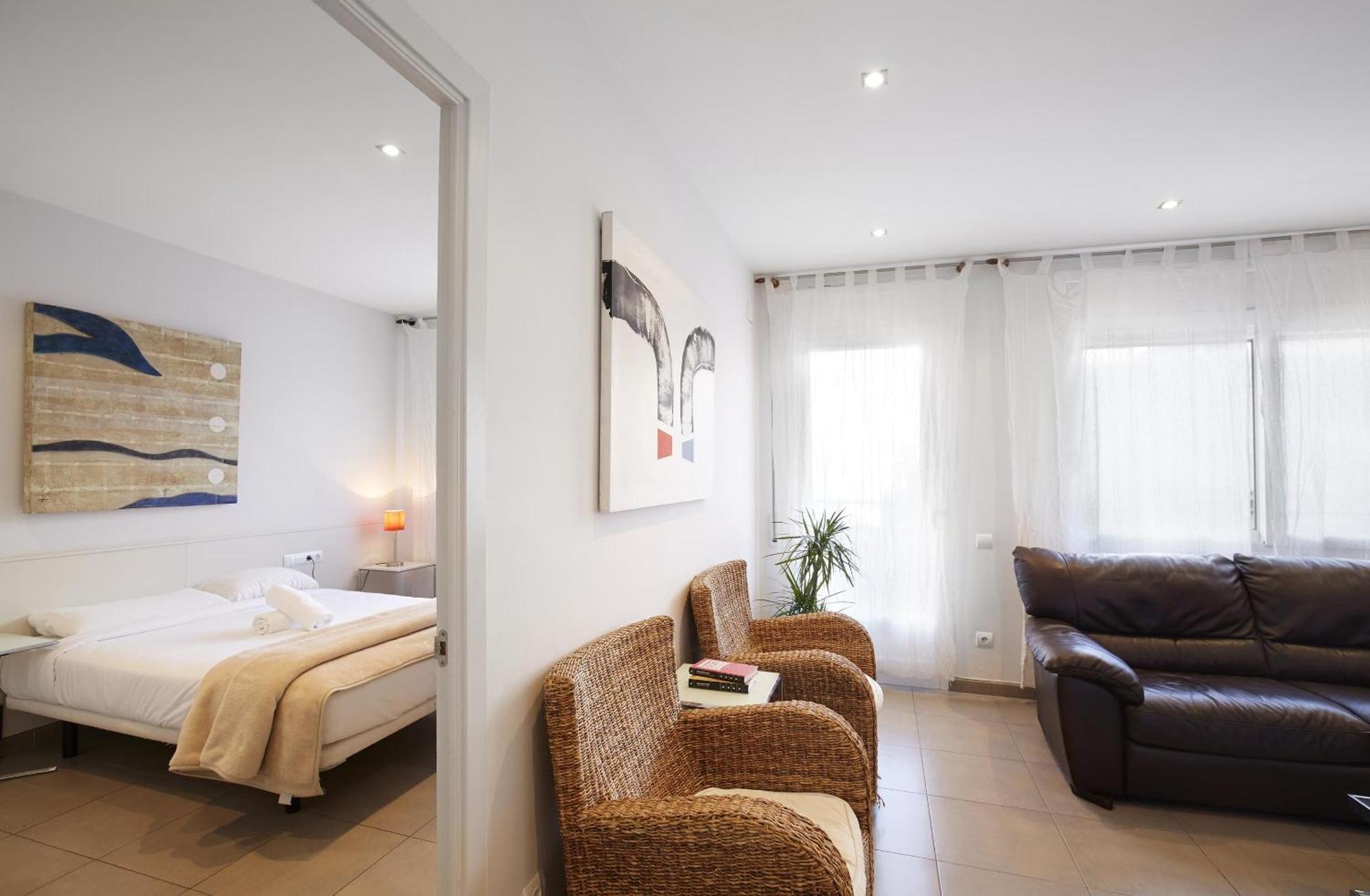 Apartamentos Calvet Barcelona Bagian luar foto